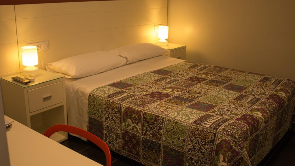 Hostal San Vicente II Seville Luaran gambar
